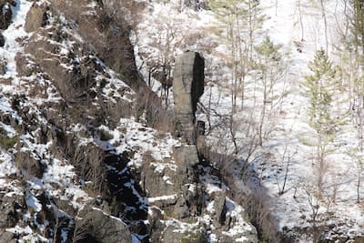 ローソク岩（久蔵沢）（撮影日：2012/02/28）