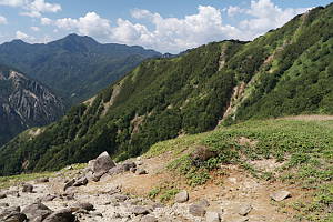 展望台から皇海山
