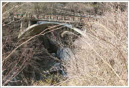 餅ヶ瀬川に架かる旧唐風呂橋