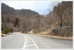 小滝の里から写した象山