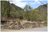 広道路の石垣