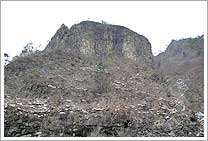 鉄索トンネルのある象山
