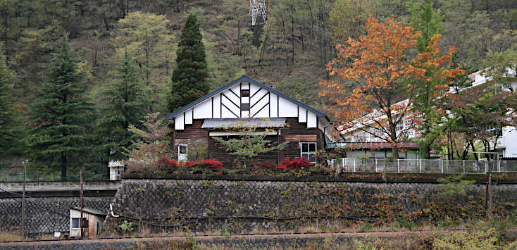 本山小学校講堂