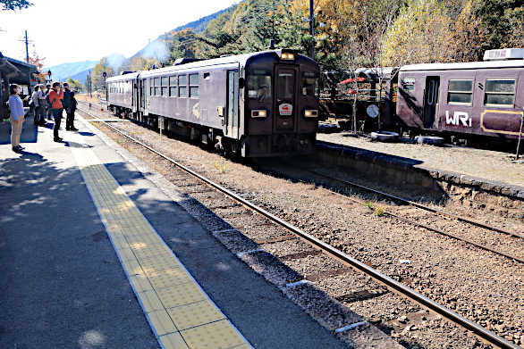 足尾駅下り線プラットホーム