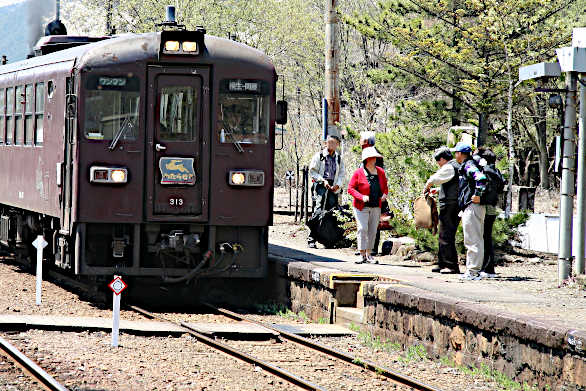 足尾駅下り線プラットホーム