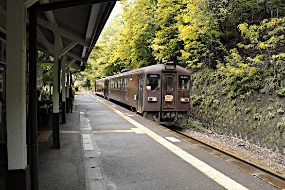 通洞駅本屋及びプラットホーム